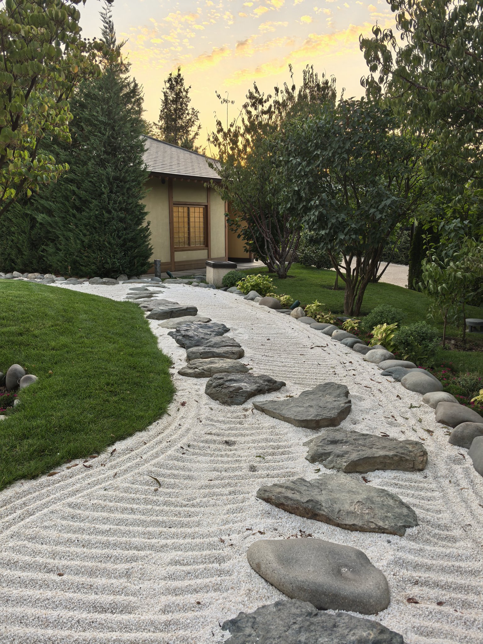 Ступающие камни «тоби-иси» и гравийная тропа в Краснодаре | ЦентроСад